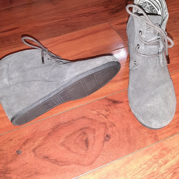 Toms Desert Bootie - Picture 2 of 3